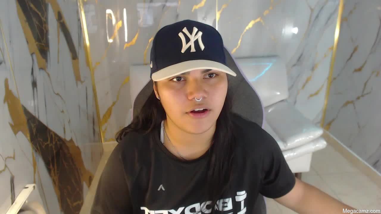 Valeri_harpers4