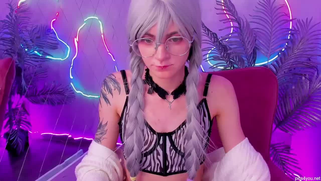 Nicoleeyves