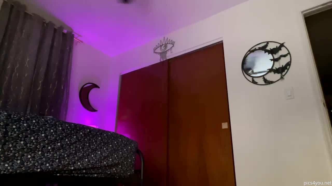 Maroon_moon