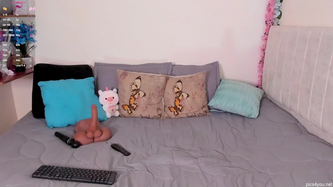 Laura1__