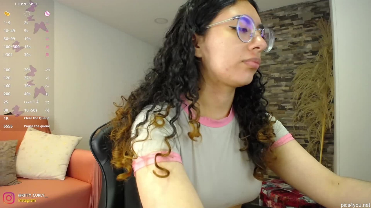 Kitty_curly