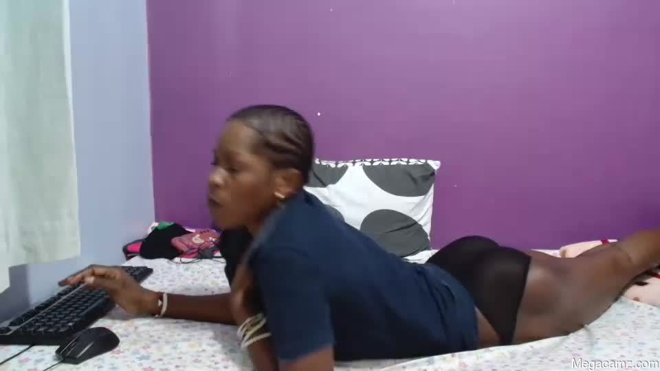 Petitegirly12