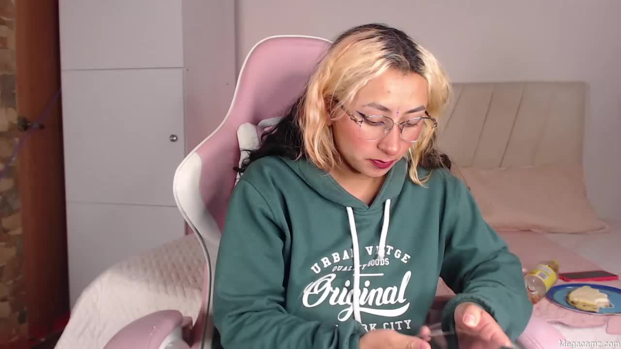 Khaleesi_j