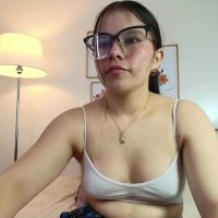 Mia_moralez