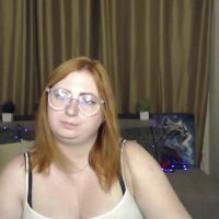 Alicia_side_red