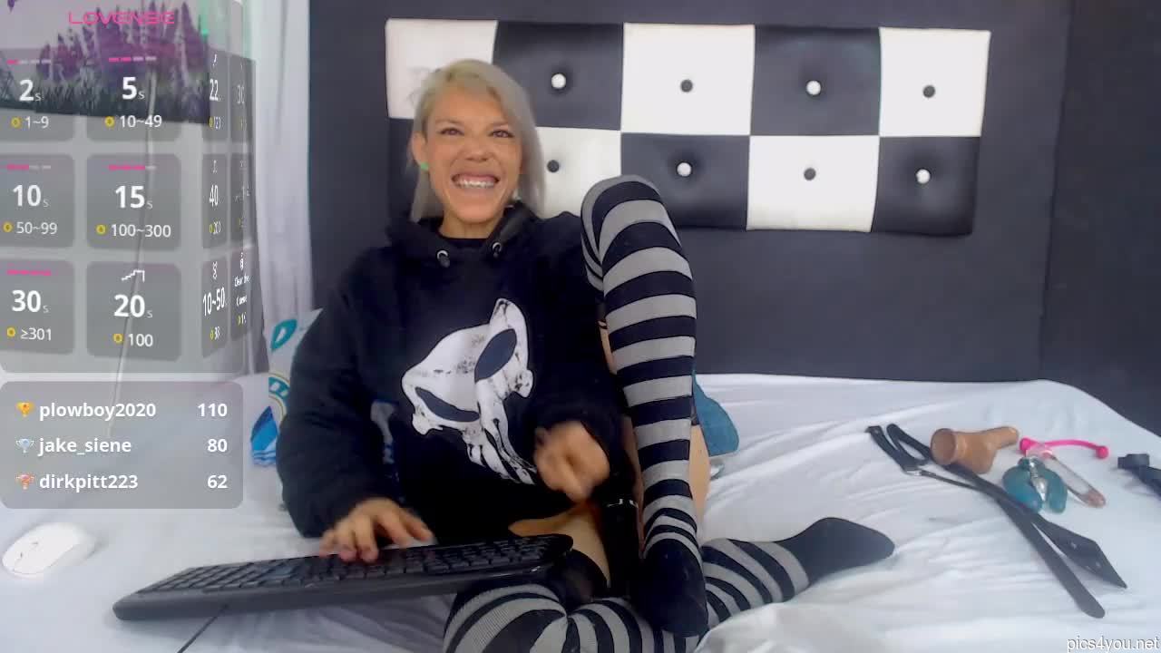 Izzy__grey