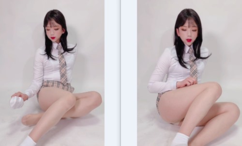 52146-萝莉小妖Ts-Jieun❤️，足交玩肉卝棒，小脚丫蛮漂亮，肉卝棒高卝潮时射得满满一手精卝液.jpg