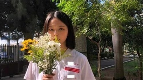 64052-浴室暗藏摄像头偷窥白白嫩嫩的房东女儿洗澡.jpg