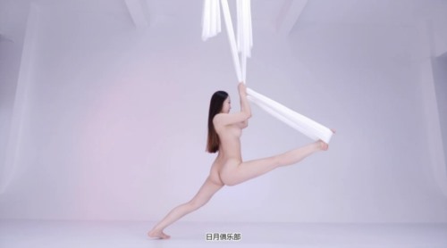 57208-精品推荐日月俱卝乐卝部付费『阿伦』空中瑜伽上下翻飞堪称绝美.jpg