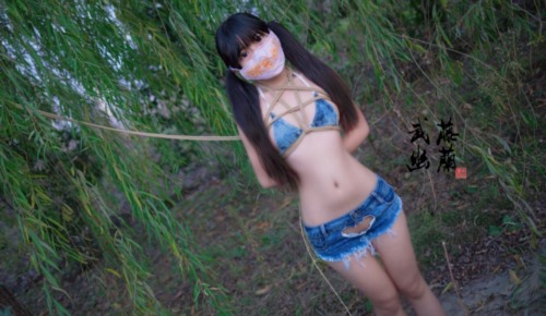 54888-少女萝莉风网红鼻祖【武藤幽兰】收费大尺度17套风格私卝拍.调卝教.露出.COSER.典型反差小母狗.jpg