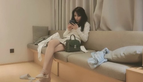 51885-【汤臣一品文轩探花】，第二场，3800人民币，高端车模场，极品女神一颦一笑魅惑性感，香艳刺激撸管佳作.jpg