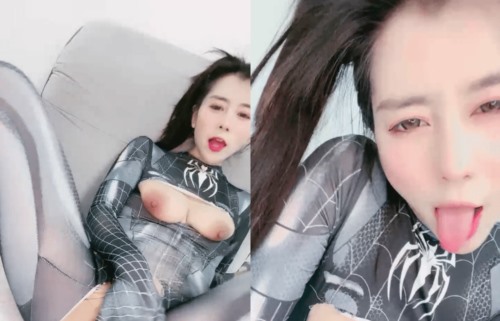 51708-马尾辫爆乳顶级女神，蜘蛛侠开档情趣装，胸前割开露奶子，蜜桃美乳翘起掰穴，乳晕滴蜡极度淫骚，吊带黑丝更是诱人.jpg