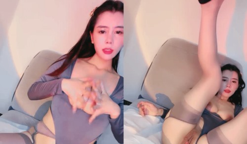 52889-170CM美卝腿爆卝乳妖卝艳女神，灰丝卝袜太性卝感了，顶级大白美卝臀摇摆，疯狂揉穴浪卝叫呻卝吟，假diǎo深卝喉插嘴，搞得小卝穴一直流水.jpg