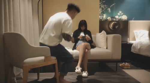 52140-【加钱哥加钱哥】，3000网约大圈外围女神，175cm，22岁，极品大长卝腿，胖子大展神威，高卝潮不断精彩.jpg