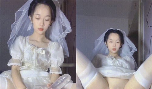 61892-04年身材苗条小姐姐【胡椒仔】露脸高价定制各种COSER粗大道具紫薇新娘子妆扮脸逼同框坐插.jpg