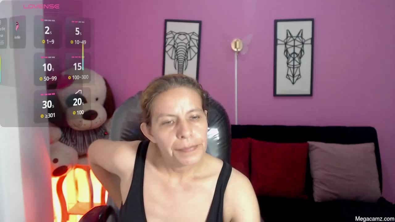 Karlye_hot